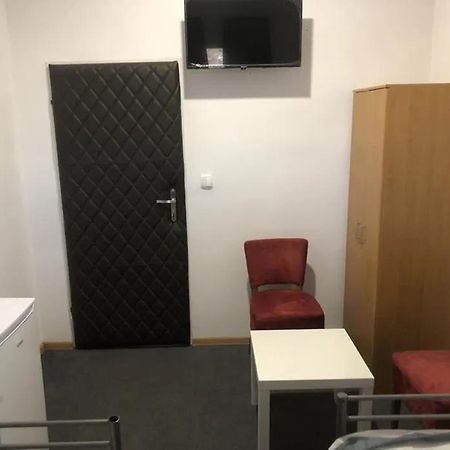 Hostel Leszno Ul.Uslugowa Extérieur photo