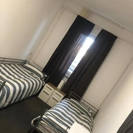 Hostel Leszno Ul.Uslugowa Extérieur photo