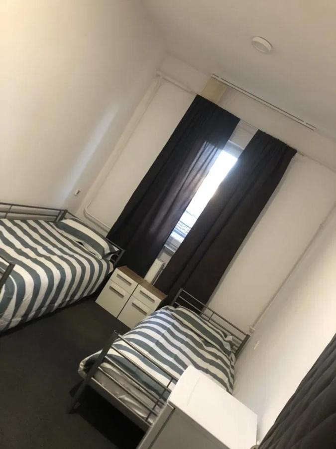 Hostel Leszno Ul.Uslugowa Extérieur photo